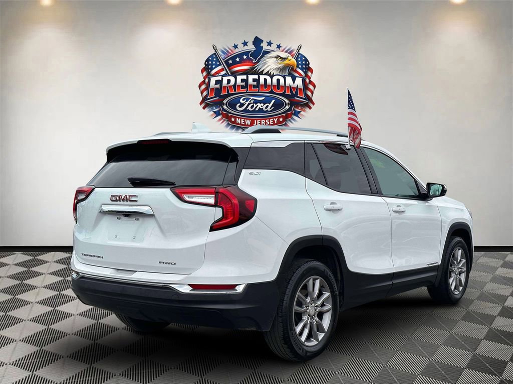 Used 2024 GMC Terrain SLT AWD/4WD image 4