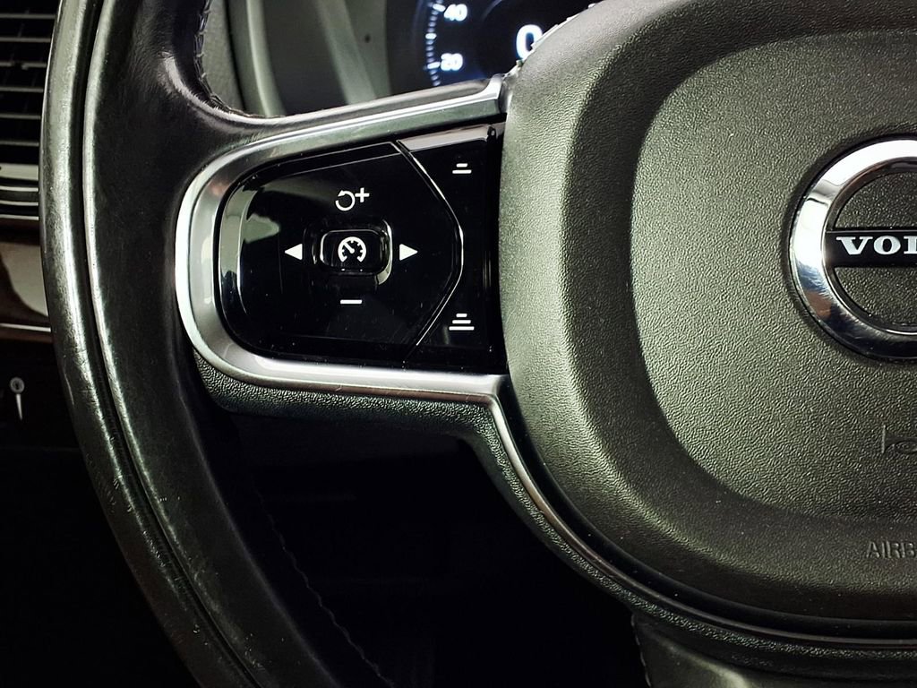Used 2016 Volvo XC90 T6 Momentum w/ Momentum Plus Package AWD/4WD image 21