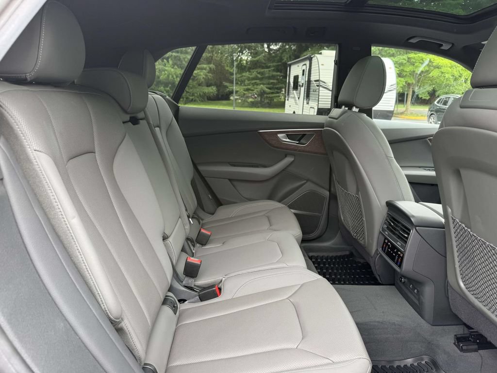Used 2022 Audi Q8 Premium Plus w/ Premium Plus Package AWD/4WD image 16