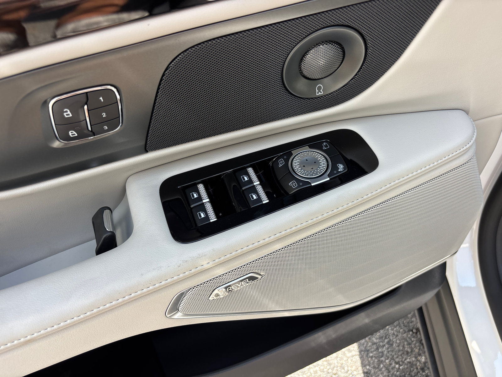 New 2026 Lincoln Nautilus Reserve w/ Jet Appearance Package AWD/4WD image 13