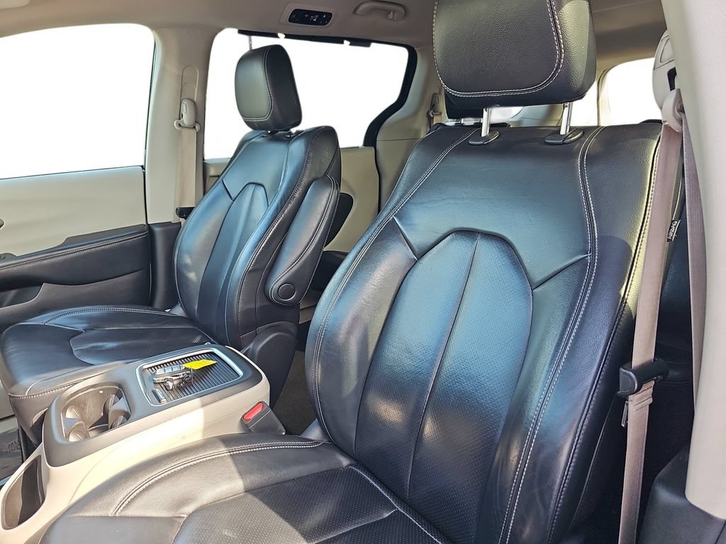 Used 2022 Chrysler Pacifica Touring-L FWD image 15
