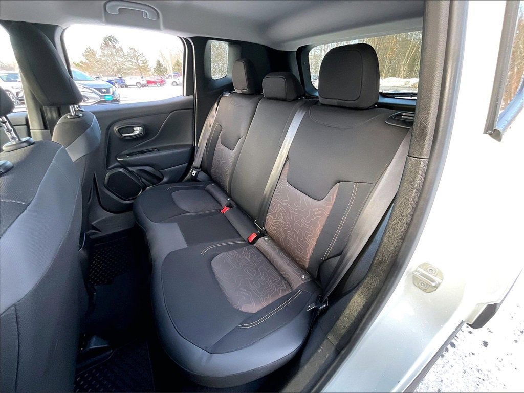 Used 2023 Jeep Renegade Latitude image 25