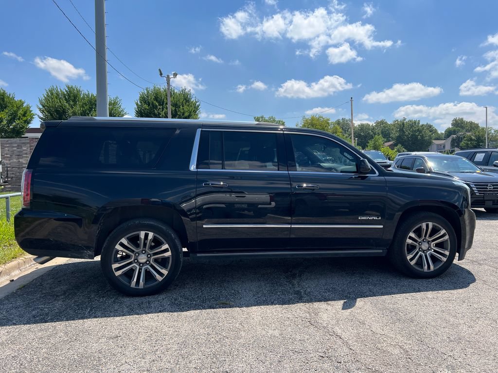 Used 2018 GMC Yukon XL Denali w/ Denali Ultimate Package AWD/4WD image 2