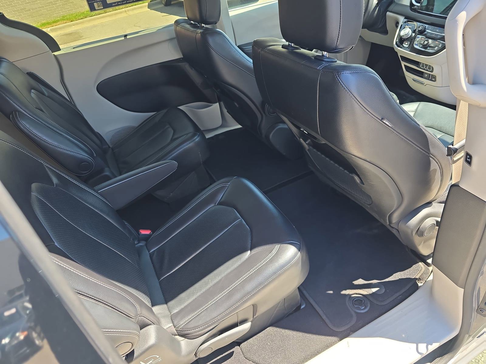 Used 2022 Chrysler Pacifica Touring-L FWD image 12