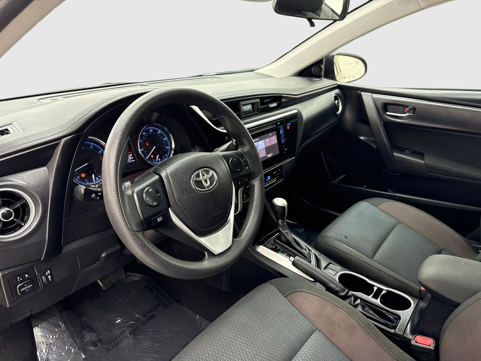 Used 2019 Toyota Corolla LE w/ Carpet Mat Package (TMS) FWD image 18