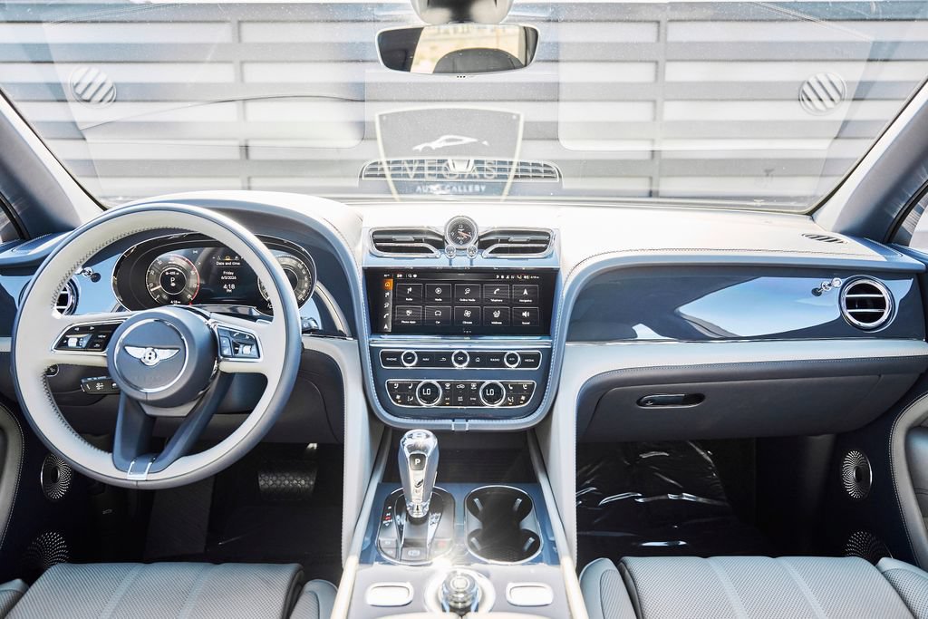 Used 2025 Bentley Bentayga Extended Wheelbase AWD/4WD image 53