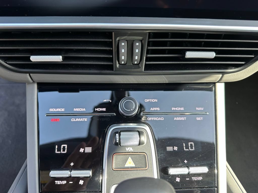 Certified 2023 Porsche Cayenne Turbo AWD/4WD image 24