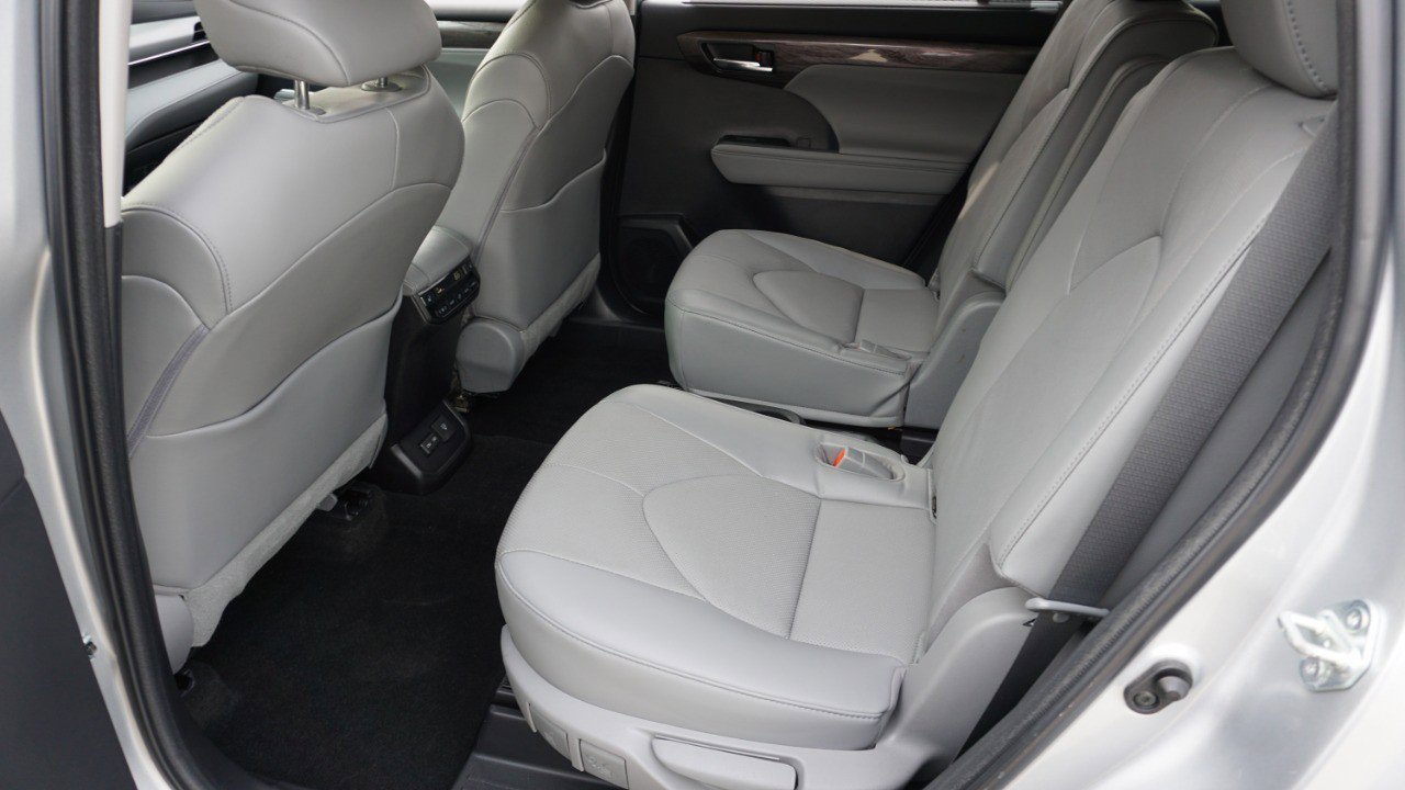 Used 2023 Toyota Highlander Platinum image 30