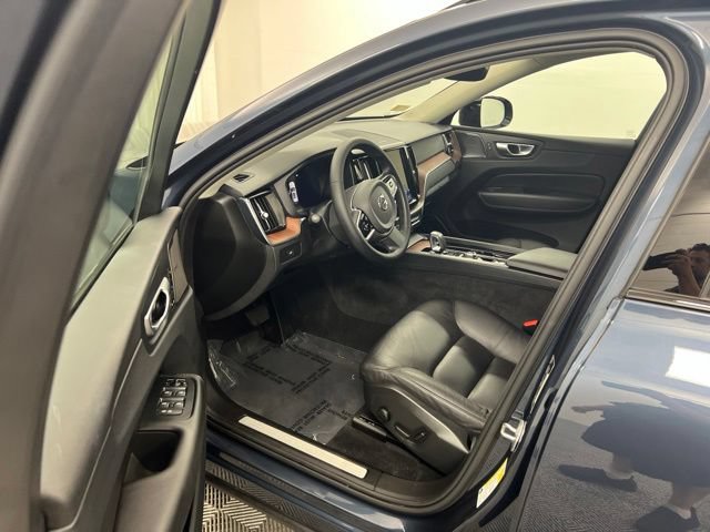 Used 2024 Volvo XC60 B5 Plus w/ Climate Package AWD/4WD image 12