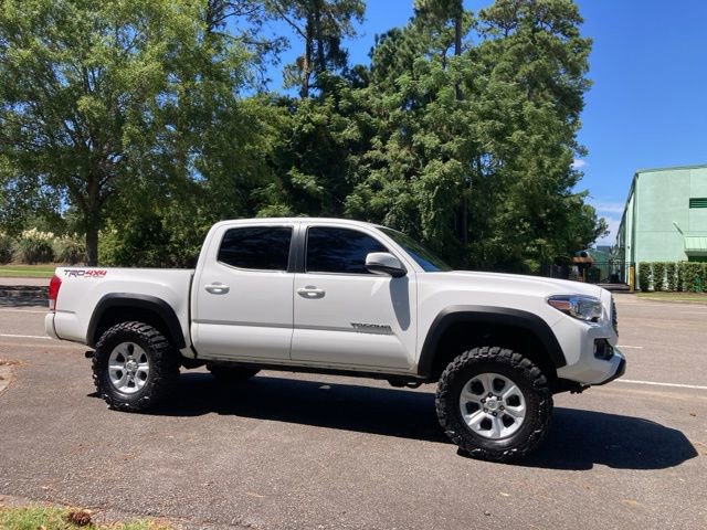 Used 2021 Toyota Tacoma TRD Off-Road image 3