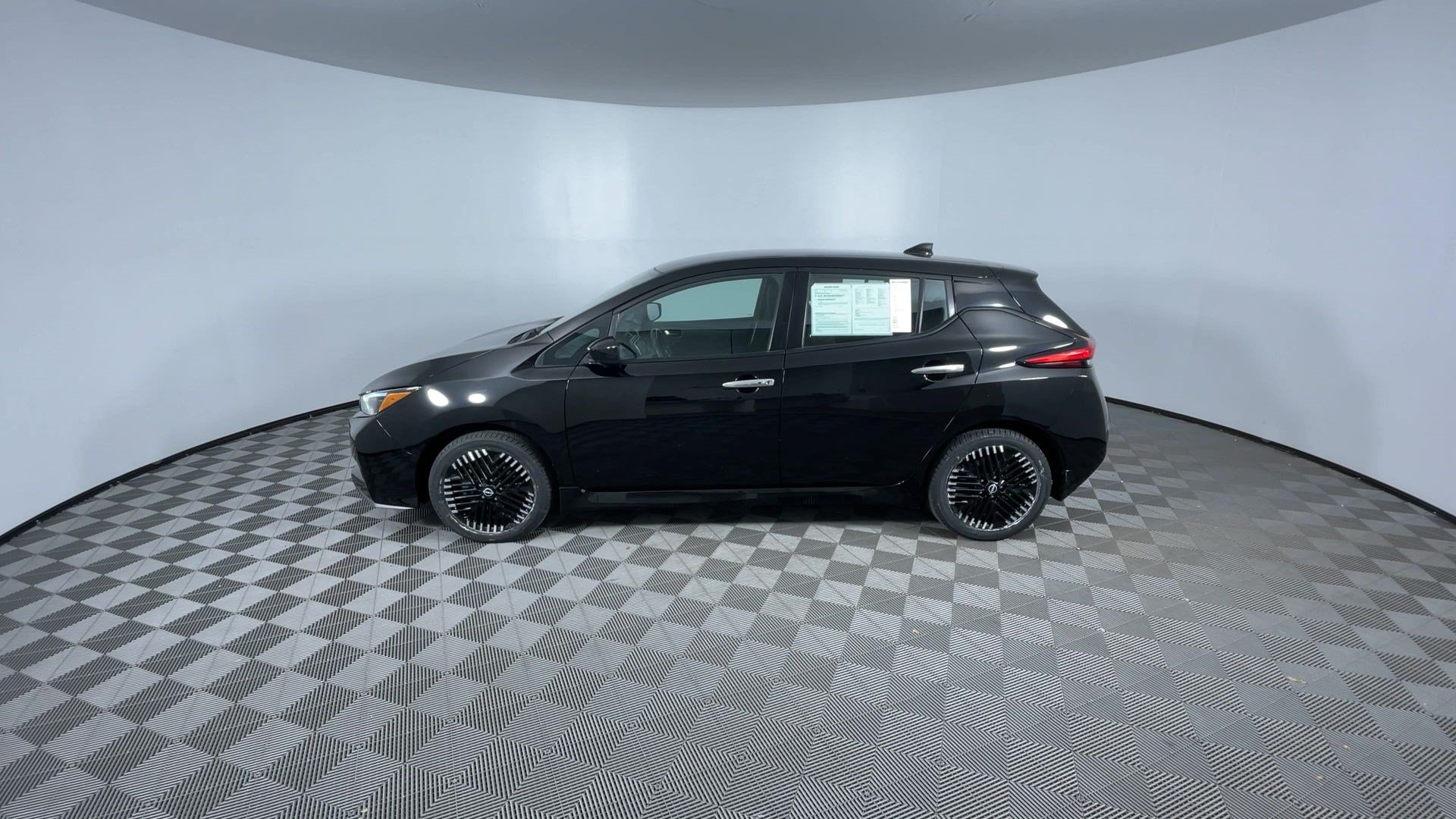Certified 2025 Nissan Leaf SV Plus FWD image 5