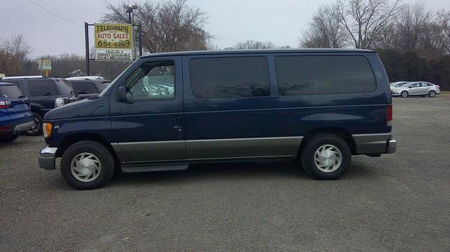 Used 2002 Ford E-150 and Econoline 150 Wagon RWD image 9