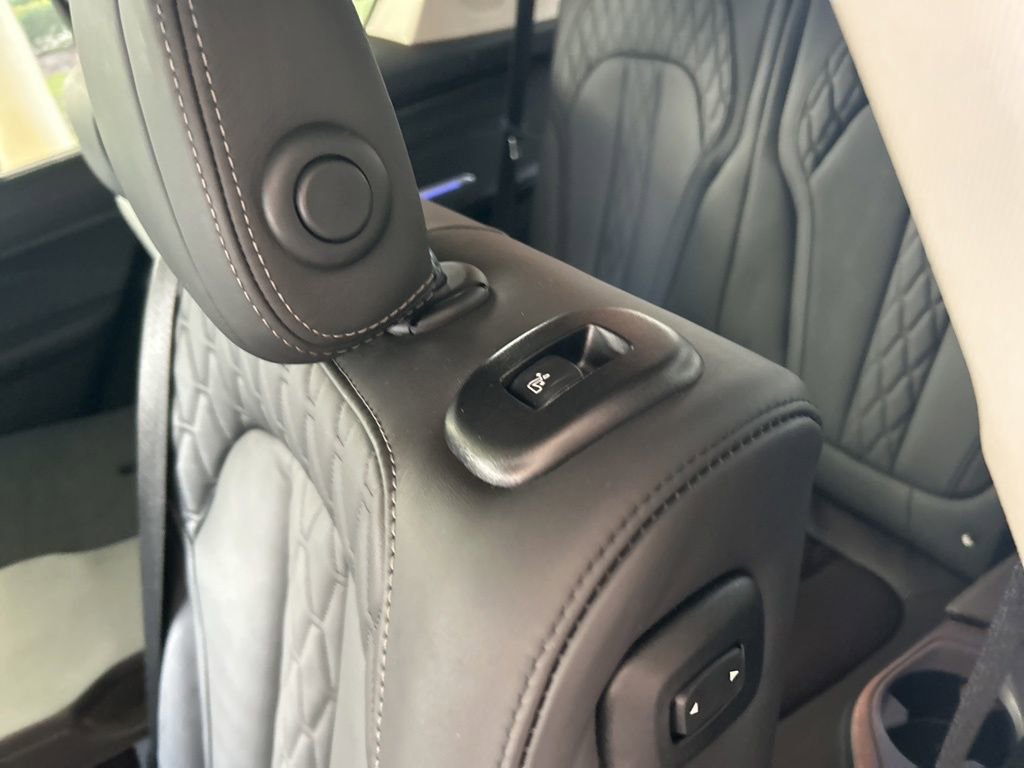 Used 2025 BMW X7 xDrive40i image 48