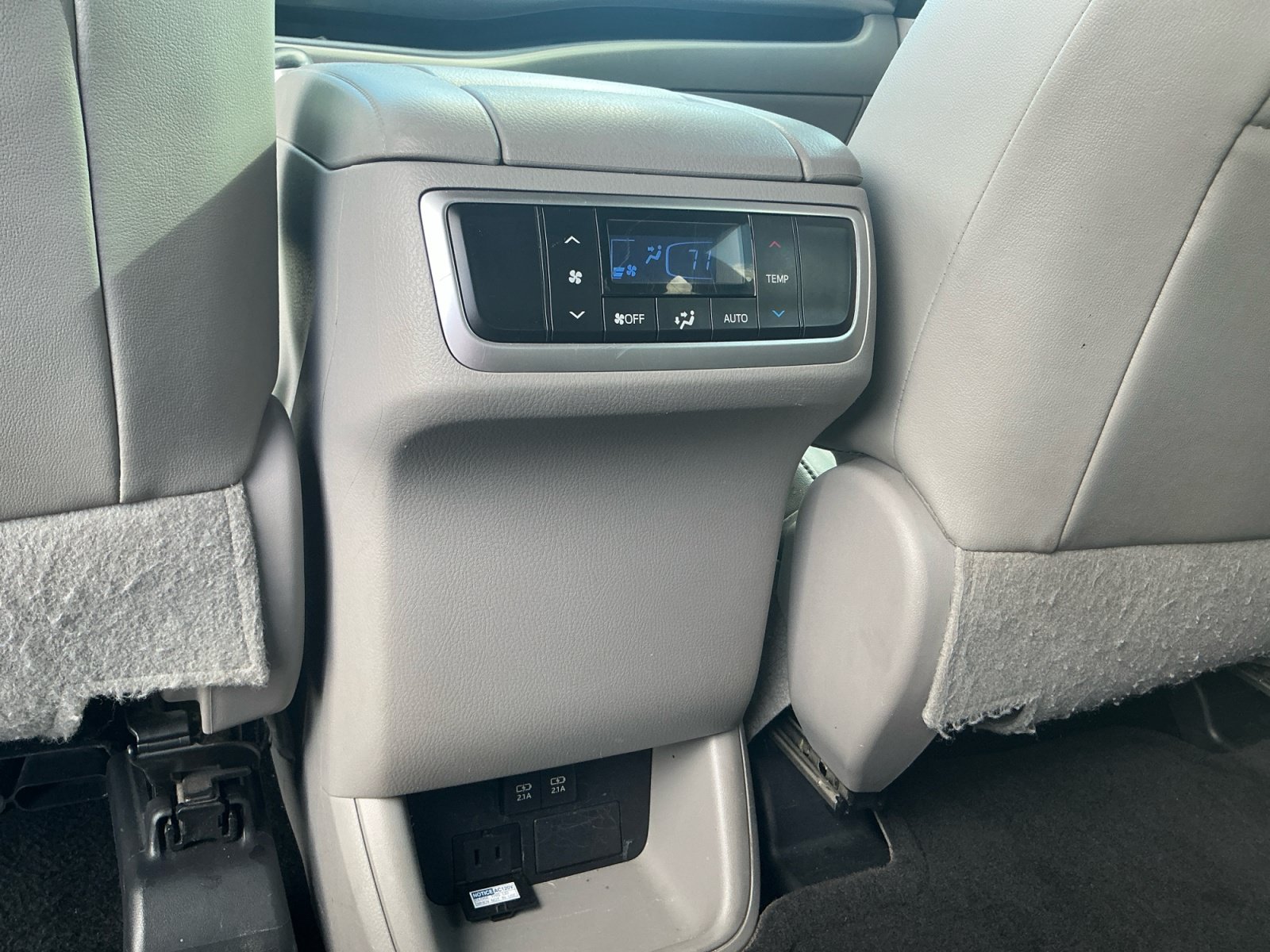 Used 2017 Toyota Highlander XLE AWD/4WD image 32