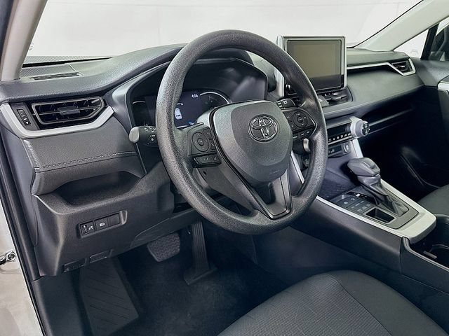 Used 2025 Toyota RAV4 XLE AWD/4WD image 9