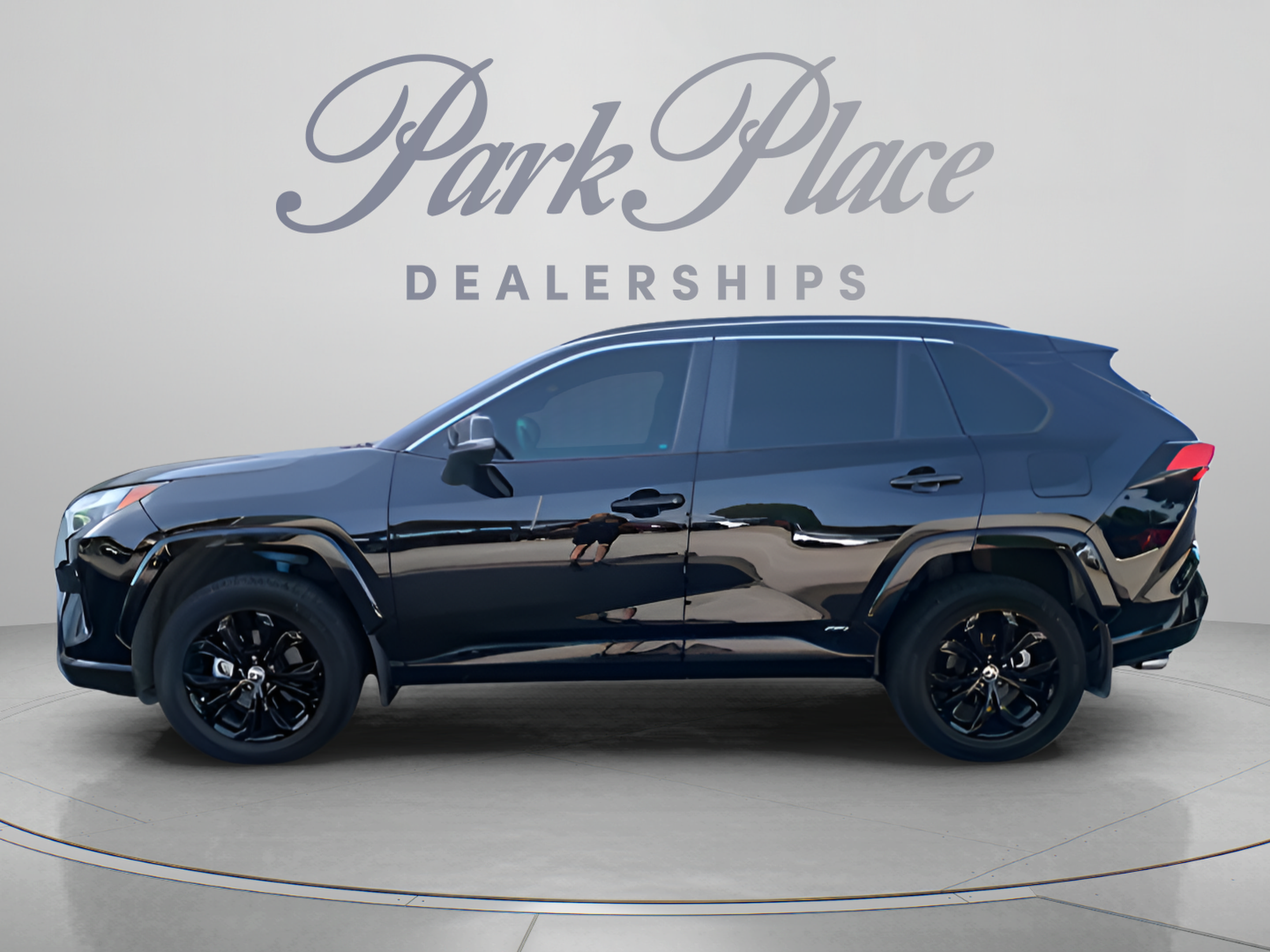 Used 2022 Toyota RAV4 SE AWD/4WD image 2