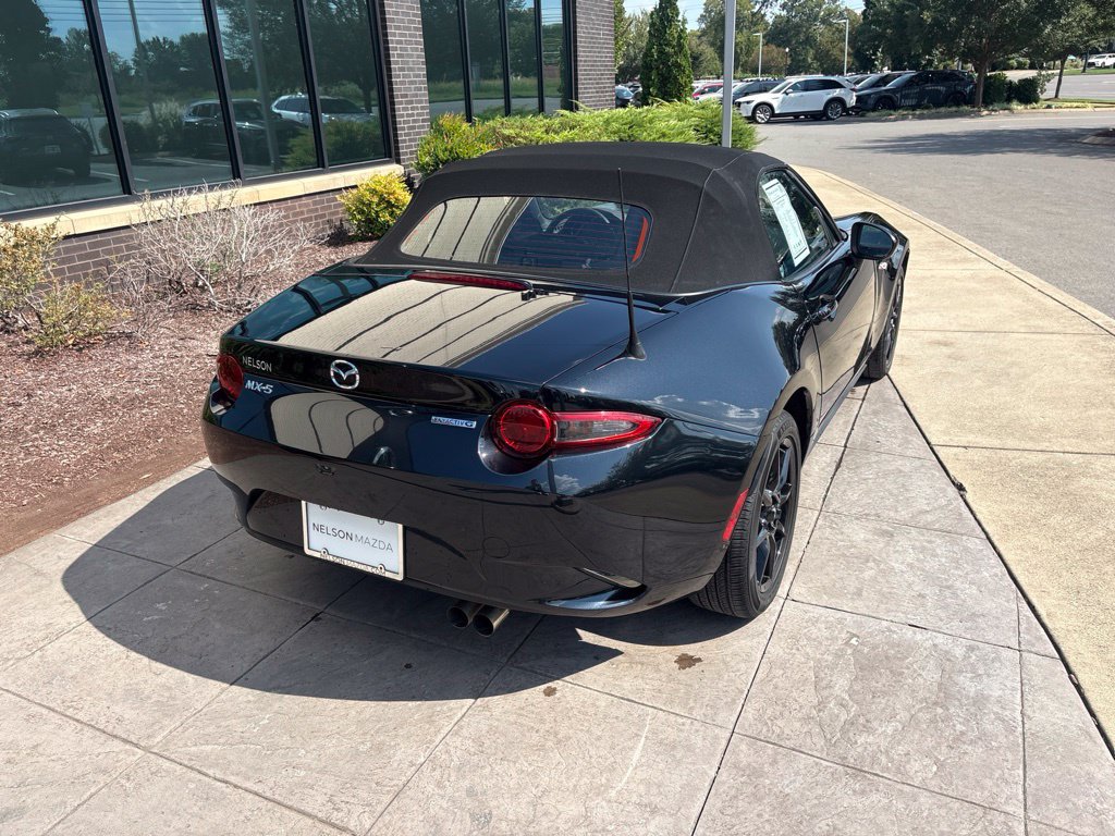 Used 2021 MAZDA MX-5 Miata Sport RWD image 5