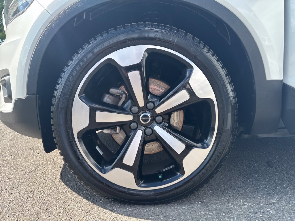 Used 2021 Volvo XC40 T5 Momentum w/ Premium Package AWD/4WD image 29
