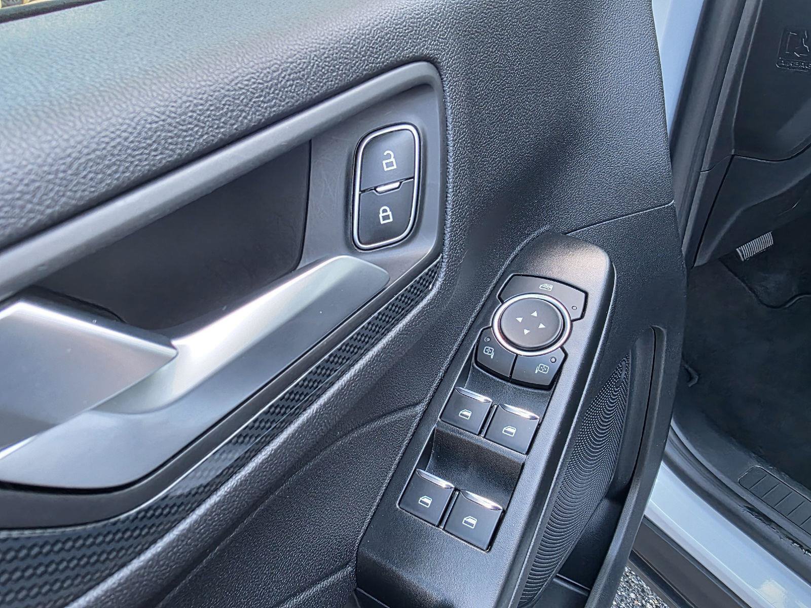 Used 2025 Ford Escape ST-Line FWD image 3