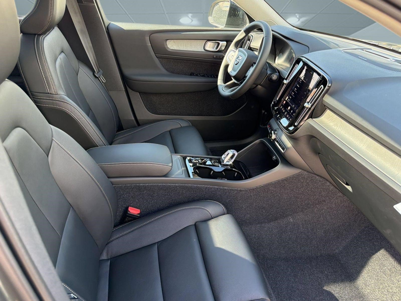 New 2026 Volvo XC40 B5 Plus w/ Climate Package AWD/4WD image 25