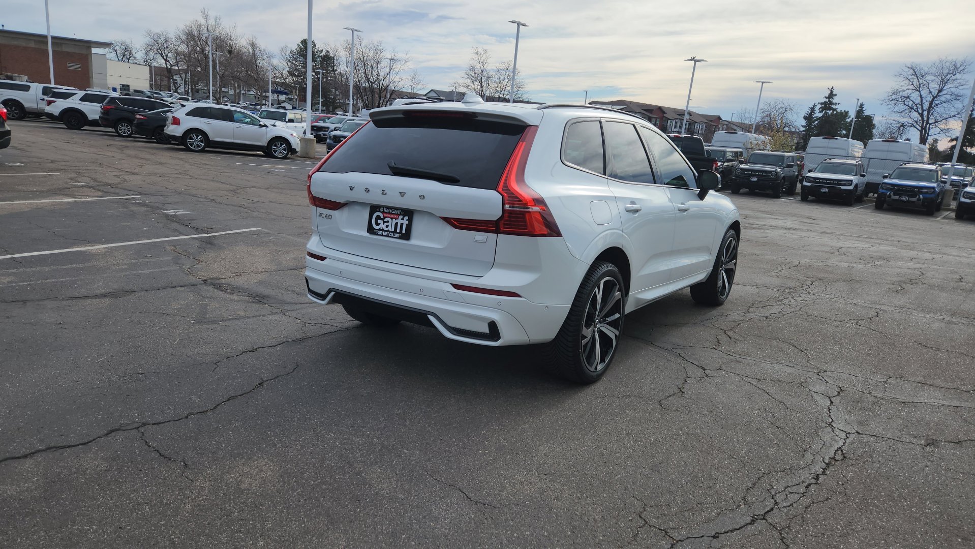 Used 2022 Volvo XC60 T8 R-Design w/ Advanced Package image 12