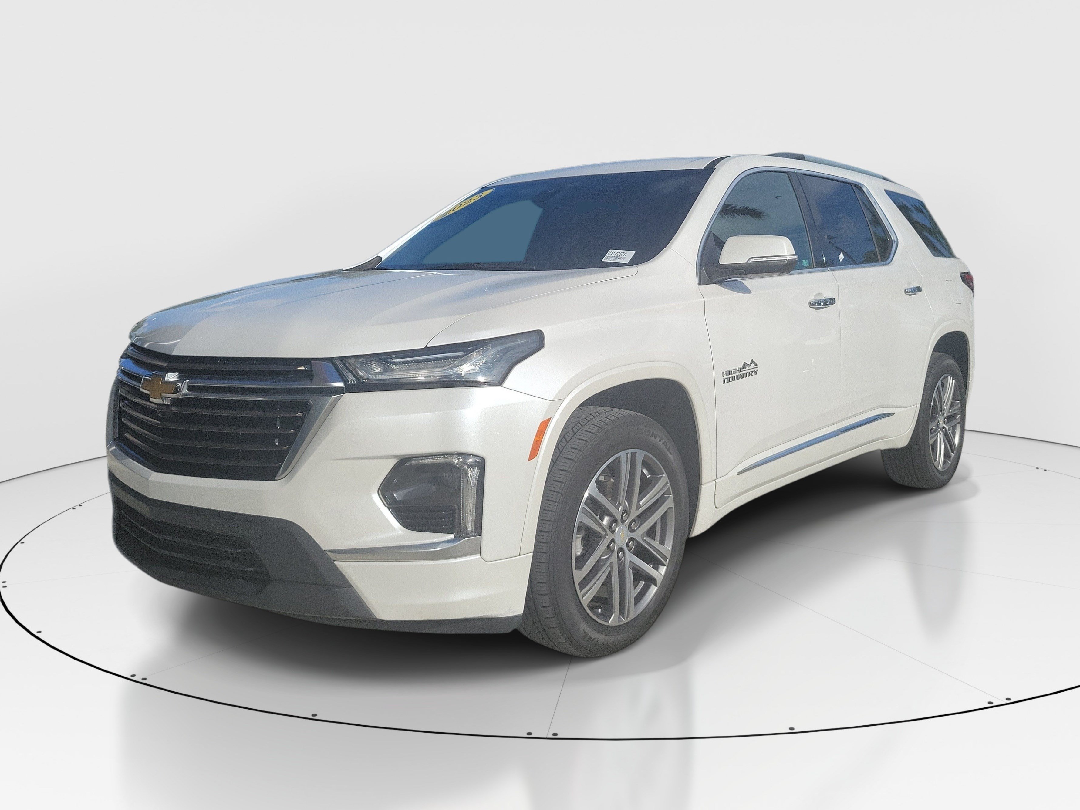 Used 2023 Chevrolet Traverse High Country FWD image 3