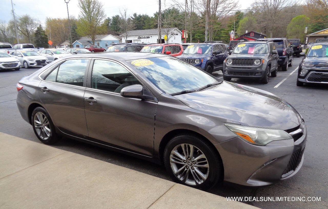 Used 2016 Toyota Camry SE FWD image 2