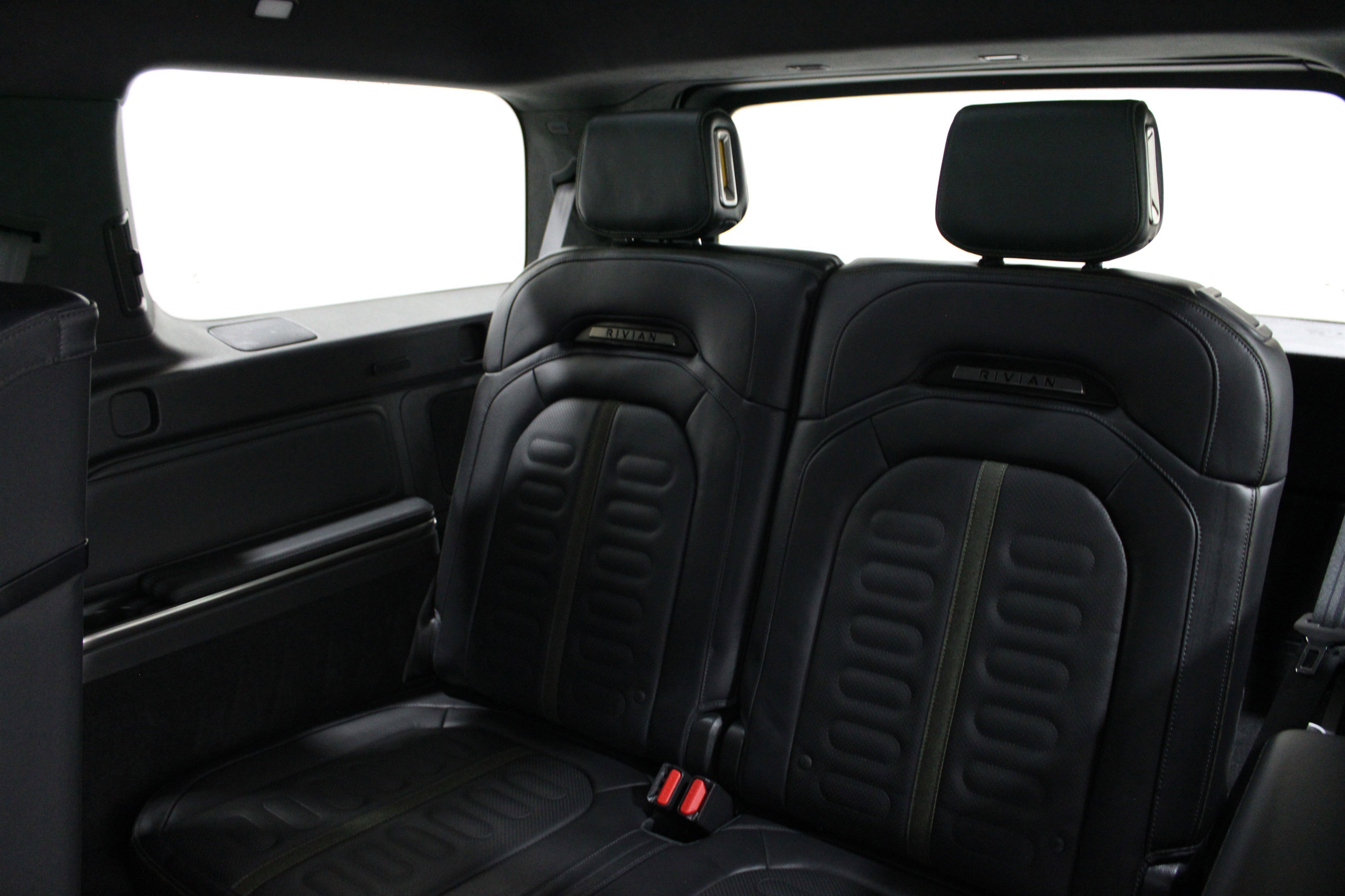 Used 2024 Rivian R1S Adventure image 25