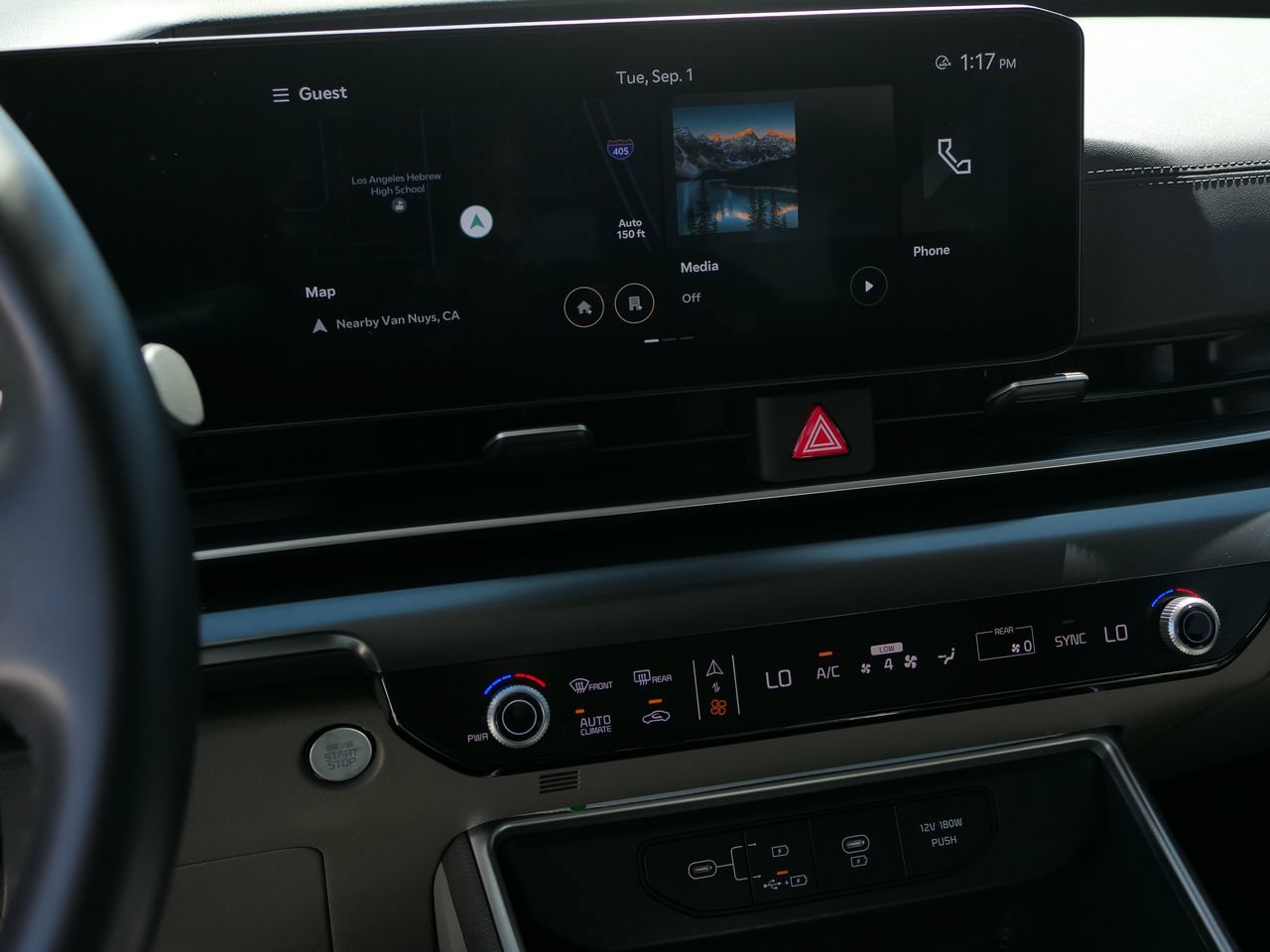 Used 2025 Kia Carnival FWD image 19