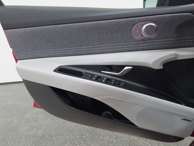 Used 2024 Hyundai Elantra Limited image 26