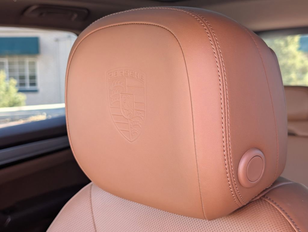 Used 2023 Porsche Cayenne Platinum Edition image 14