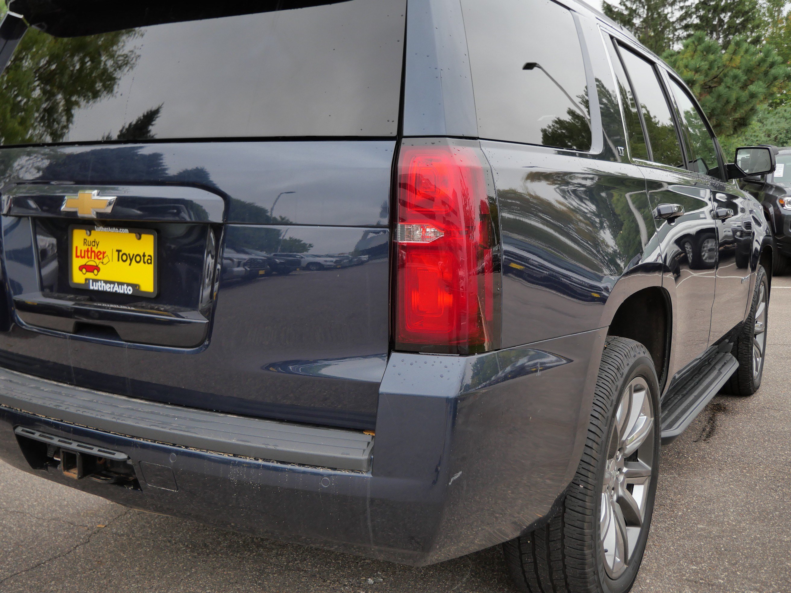 Used 2019 Chevrolet Tahoe LT w/ Luxury Package AWD/4WD image 17