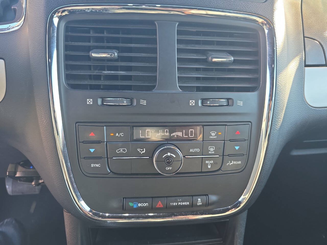 Used 2016 Dodge Grand Caravan R/T FWD image 26