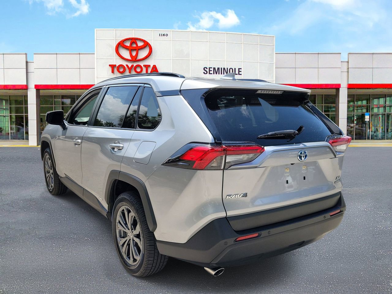 Used 2024 Toyota RAV4 XLE Premium w/ Weather Package AWD/4WD image 4