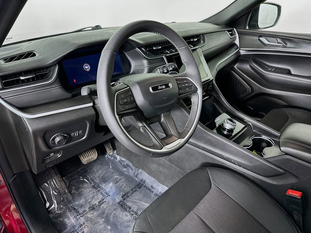 Used 2025 Jeep Grand Cherokee L Laredo w/ Luxury Tech Group I image 17