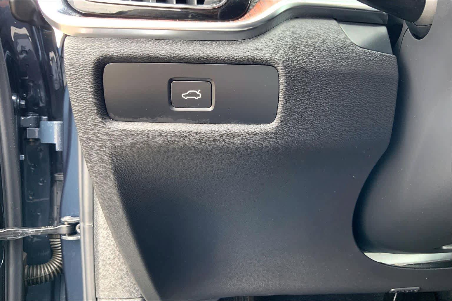 Used 2025 Volvo S60 B5 Plus FWD image 33