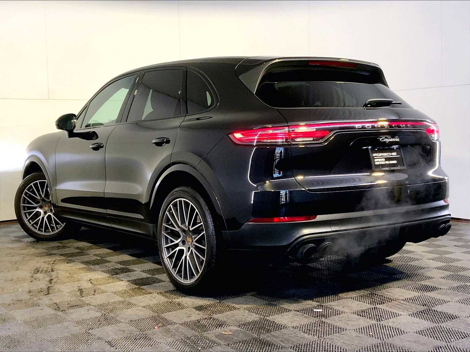 Certified 2022 Porsche Cayenne w/ Premium Package image 3
