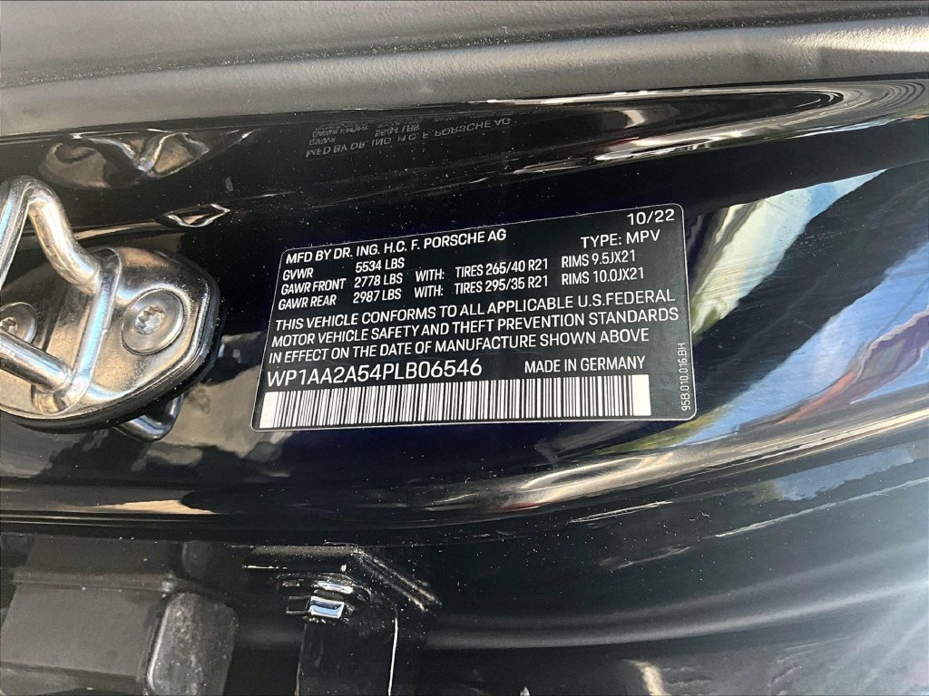 Certified 2023 Porsche Macan AWD/4WD image 35