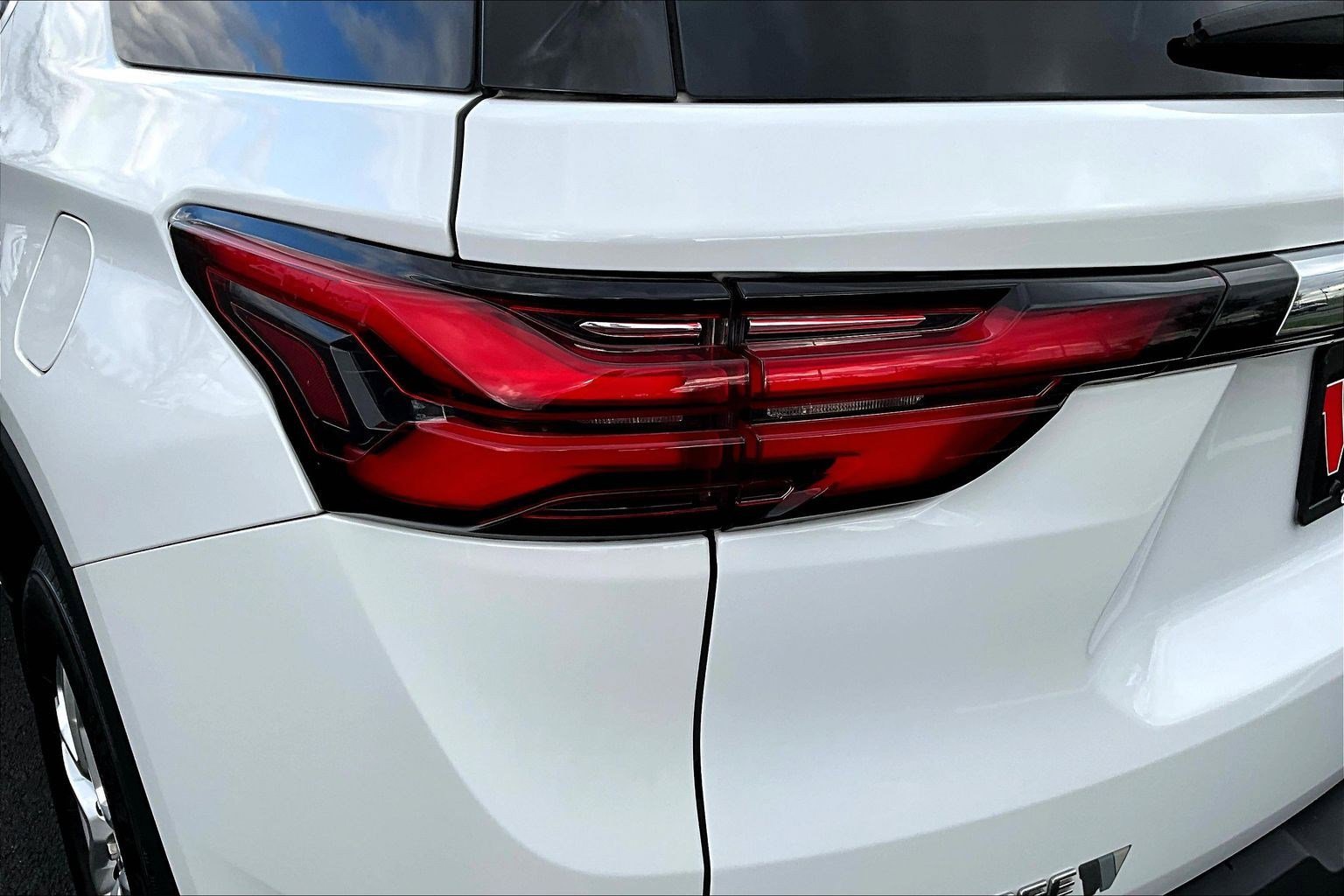 Used 2023 Chevrolet Traverse LS image 24