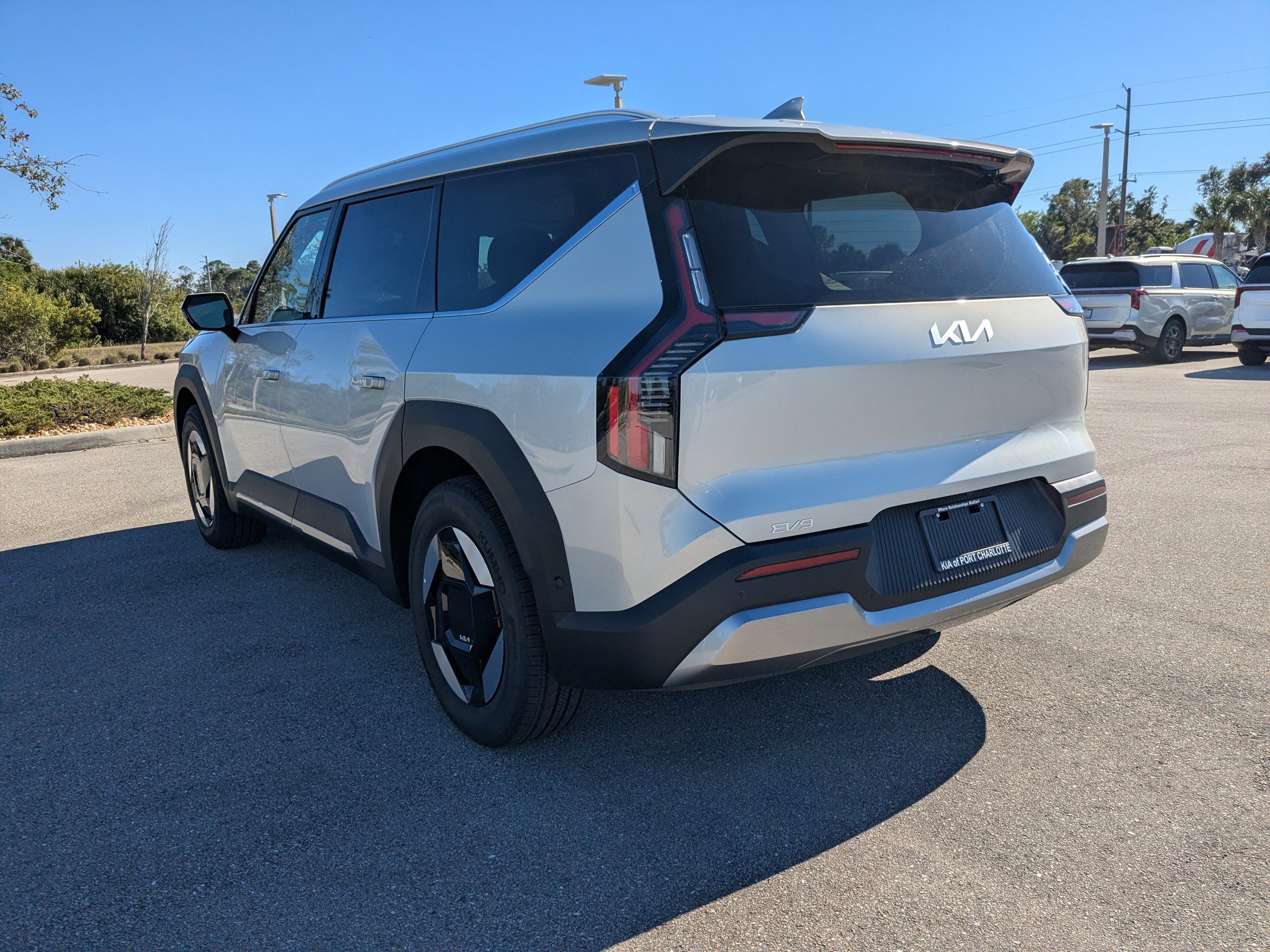 New 2026 Kia EV9 Wind AWD/4WD image 7