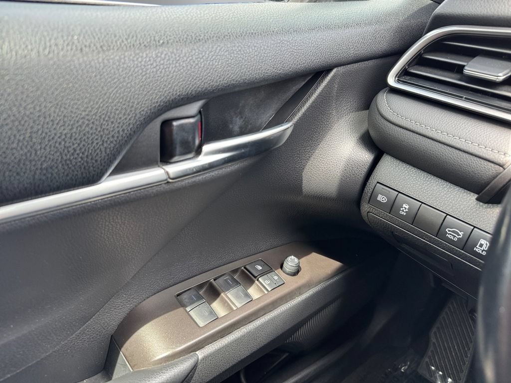 Certified 2022 Toyota Camry SE w/ Carpet Mat Package (TMS) FWD image 11