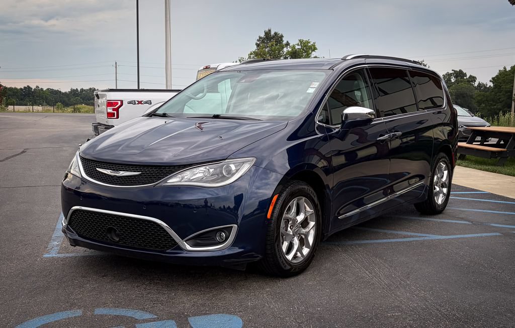 Used 2019 Chrysler Pacifica Limited w/ Advanced Safetytec Group FWD image 15