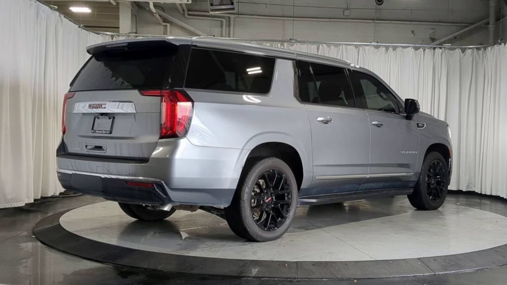 Used 2023 GMC Yukon XL SLT w/ SLT Premium Package AWD/4WD image 10