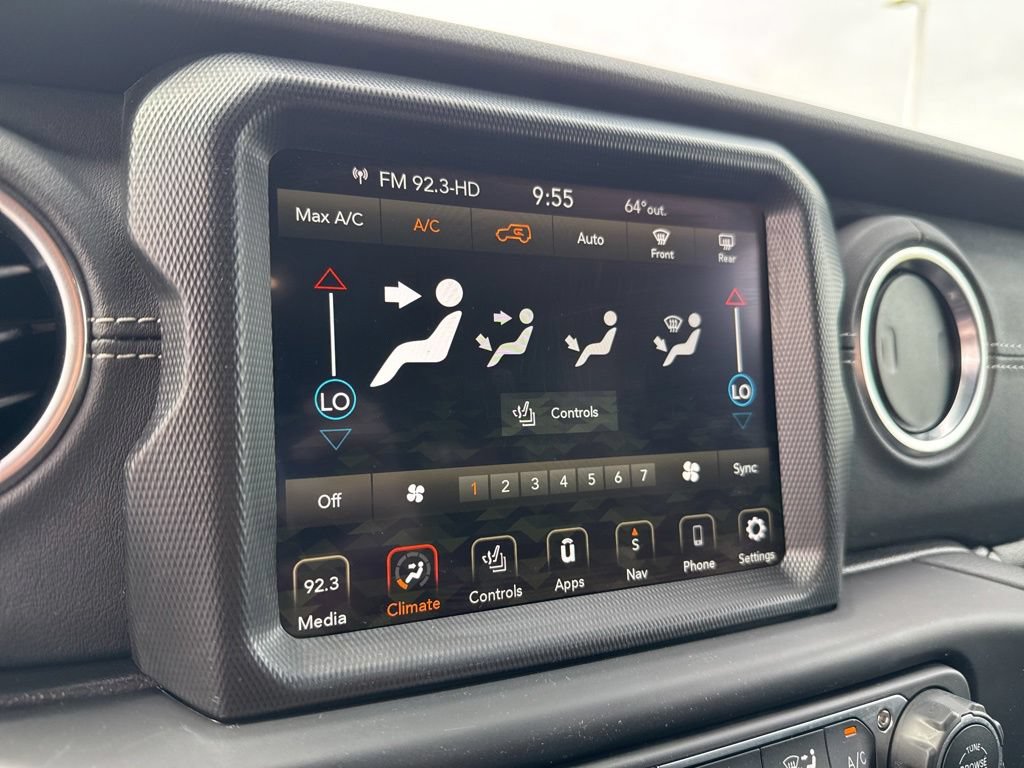 Used 2022 Jeep Wrangler Unlimited Sahara w/ Cold Weather Group AWD/4WD image 22