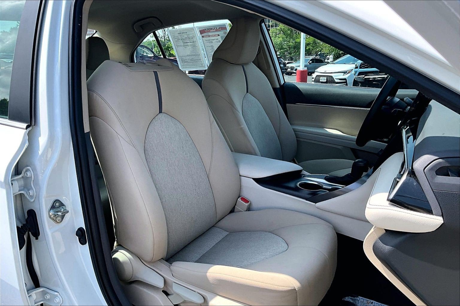 Used 2021 Toyota Camry LE w/ Convenience Package FWD image 7