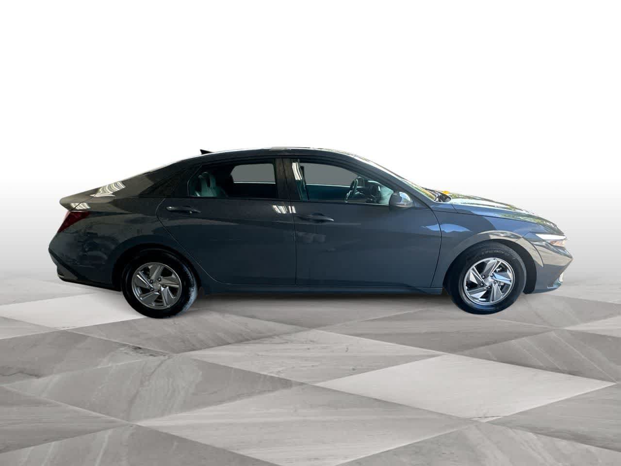 Used 2026 Hyundai Elantra SE FWD image 9