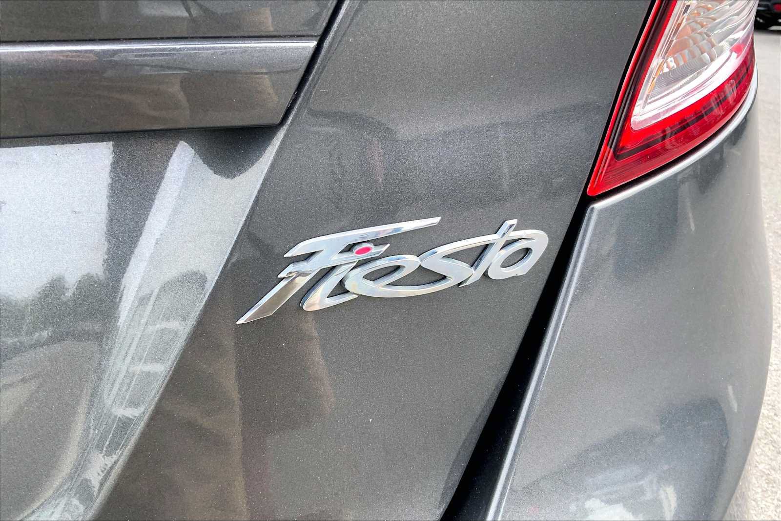 Used 2016 Ford Fiesta SE w/ Cold Weather Package FWD image 10