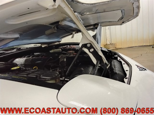 Used 2002 Chevrolet Corvette Coupe w/ Preferred Equipment Group2 RWD image 16