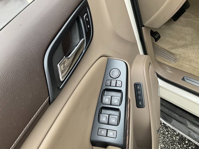 Used 2015 GMC Yukon XL SLT image 8