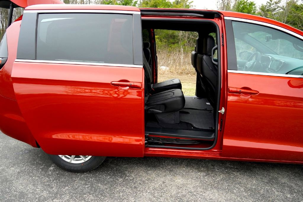 New 2026 Chrysler Pacifica Select FWD image 31